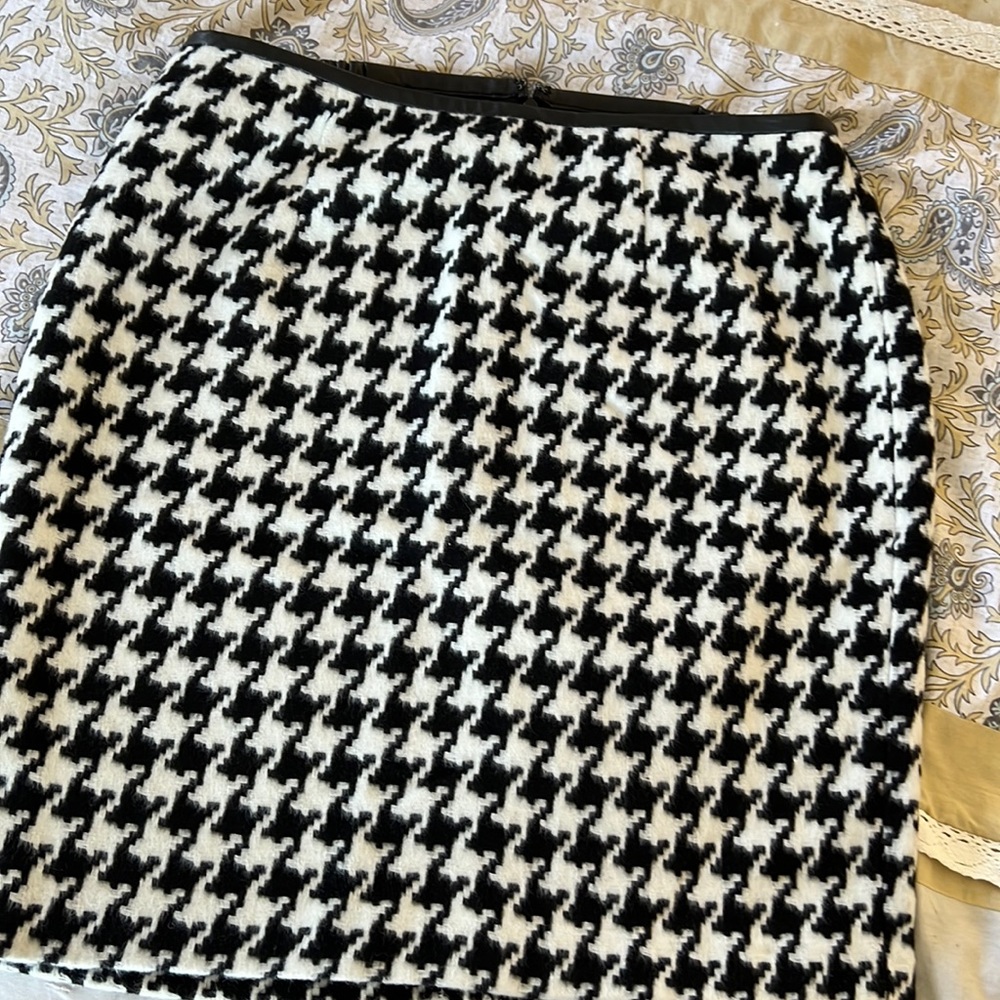 NWOT Talbots fully lined houndstooth skirt with back zipper
